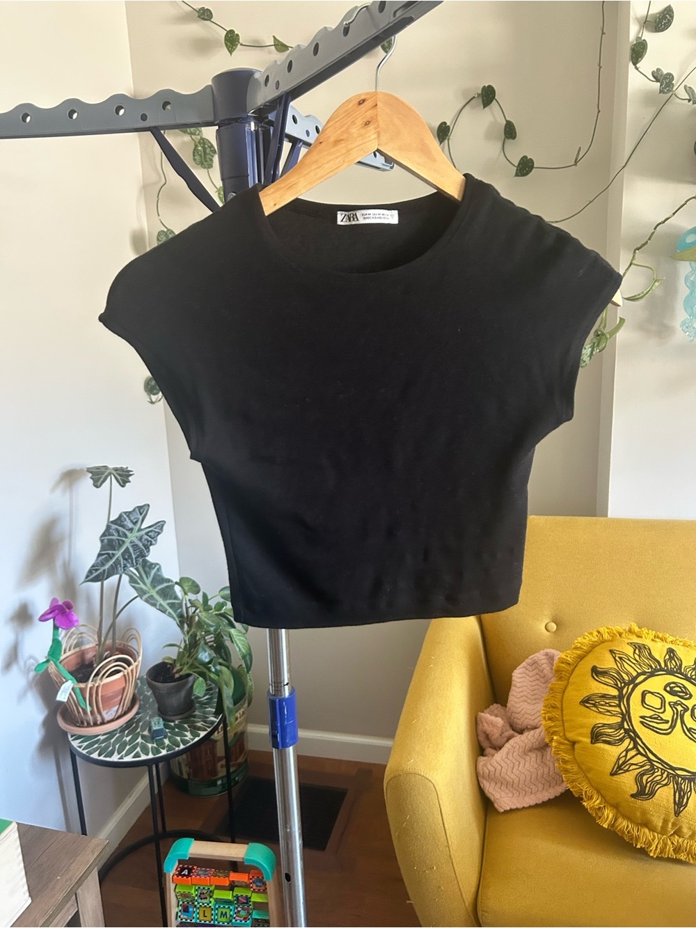 Zara Black Cap-Sleeve Cropped Tee